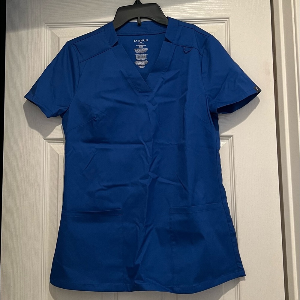Jaanuu Women’s 2 Pocket Scrub Top